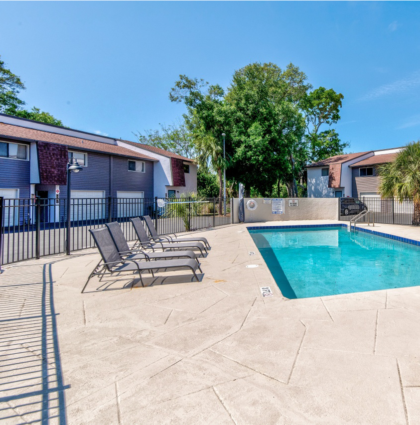 Image of apartment complex Oak Park Villas with 44 units